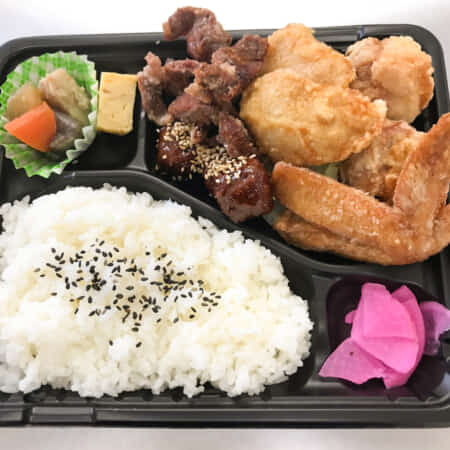 デラックス弁当｜泉町でテイクアウトなら 大分中津からあげ鶏Keiいわき泉本店