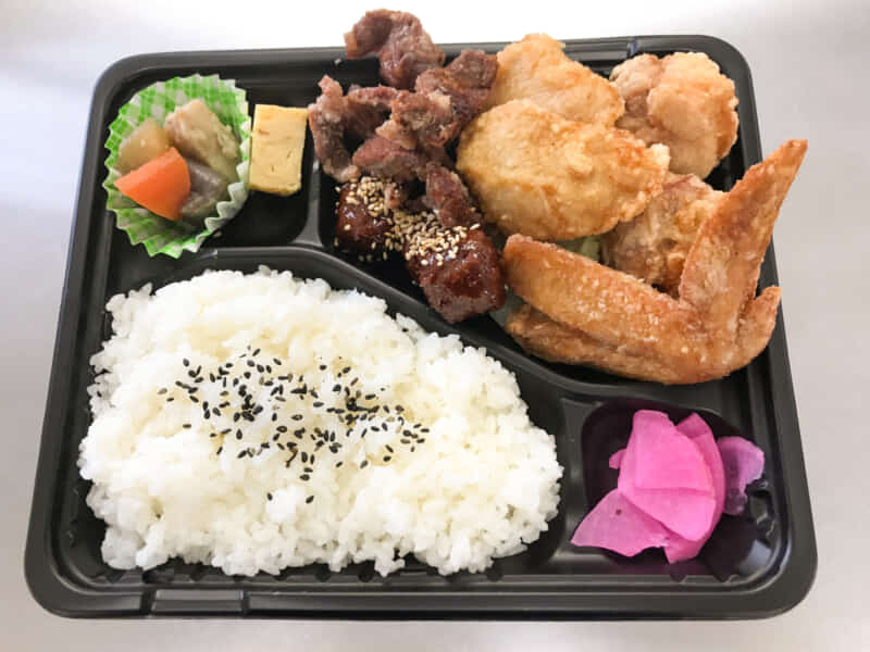 デラックス弁当｜泉町でテイクアウトなら 大分中津からあげ鶏Keiいわき泉本店